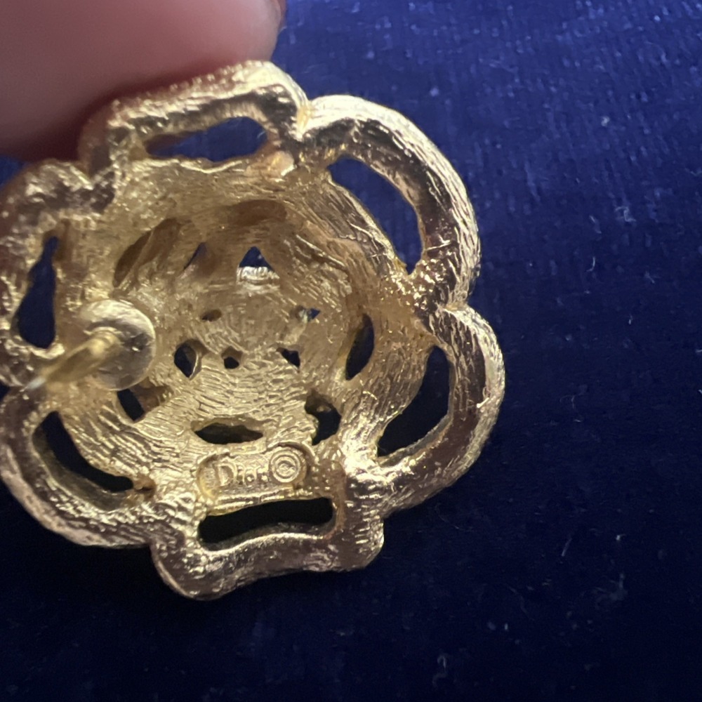 Christian Dior Gold Plated Flower Brooch Pin Vintage Signed (See All Photos!) - Picture 6 of 9